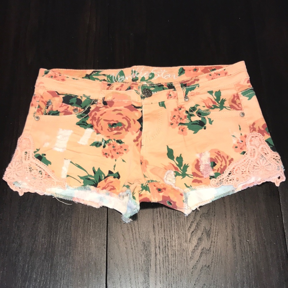 NWOT: Distressed Floral Shorts w. Pockets